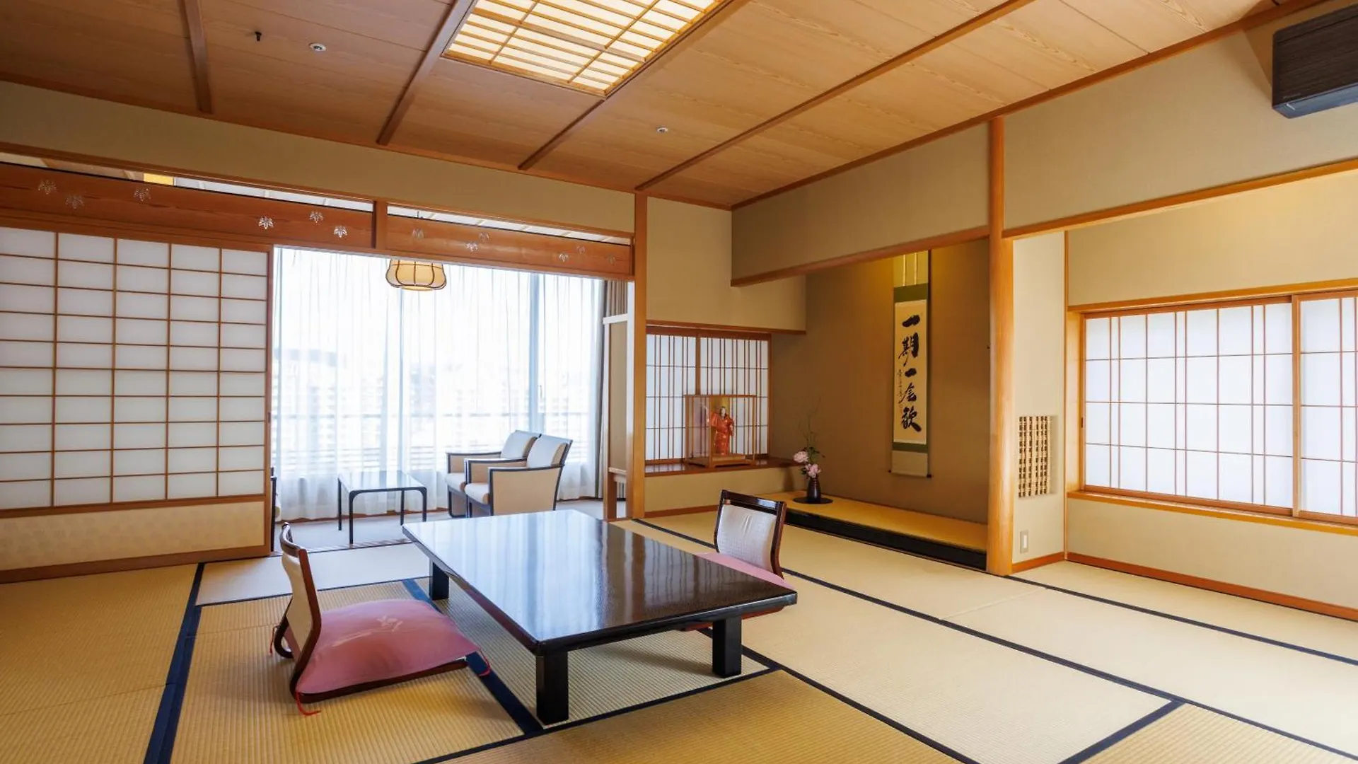 Hotel Wakamizu Takarazuka Ryokan